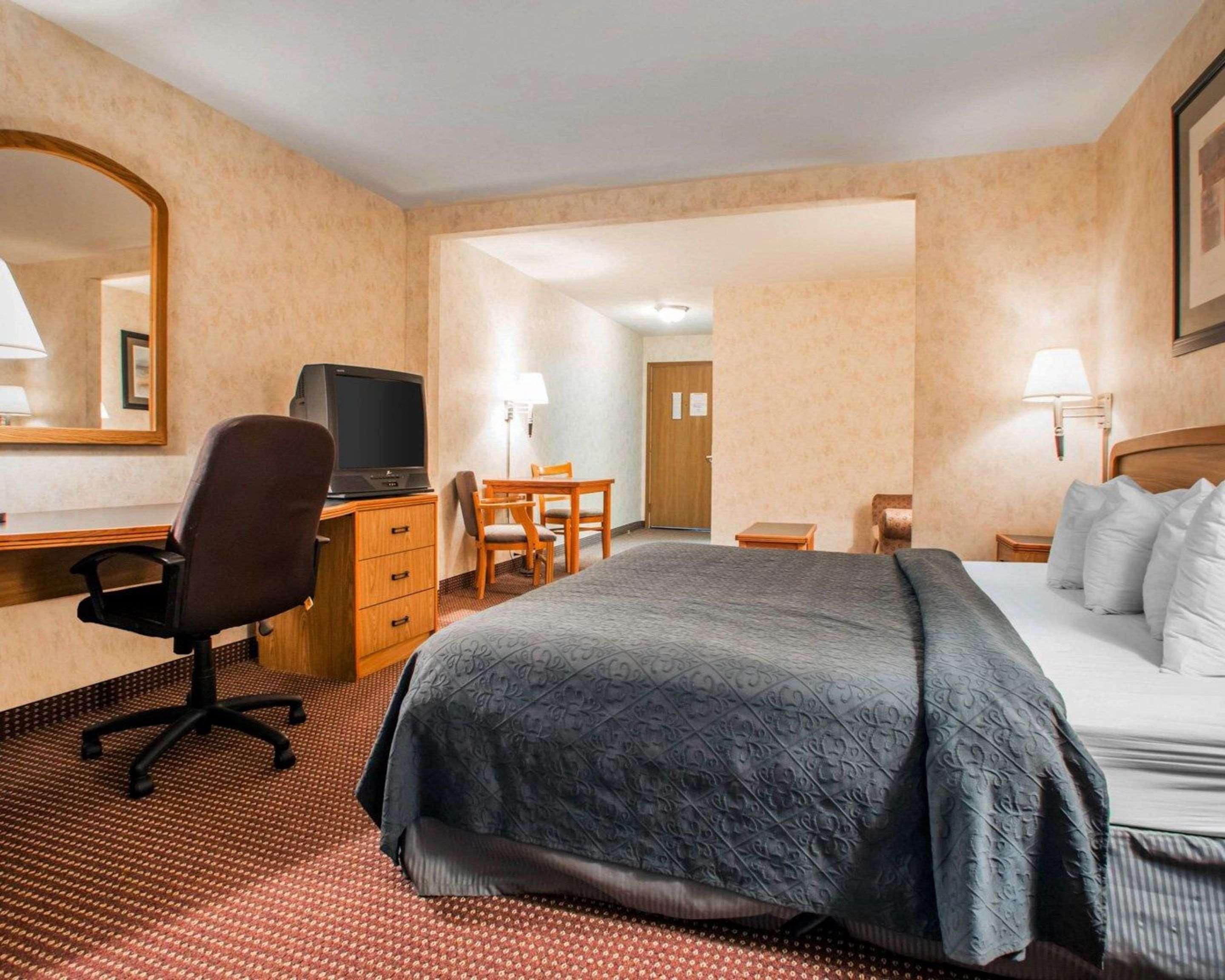Quality Inn & Suites South-Obetz Экстерьер фото
