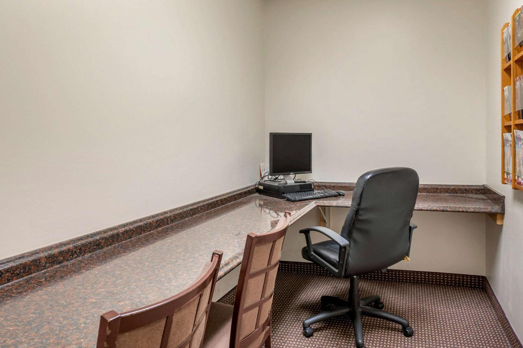 Quality Inn & Suites South-Obetz Экстерьер фото