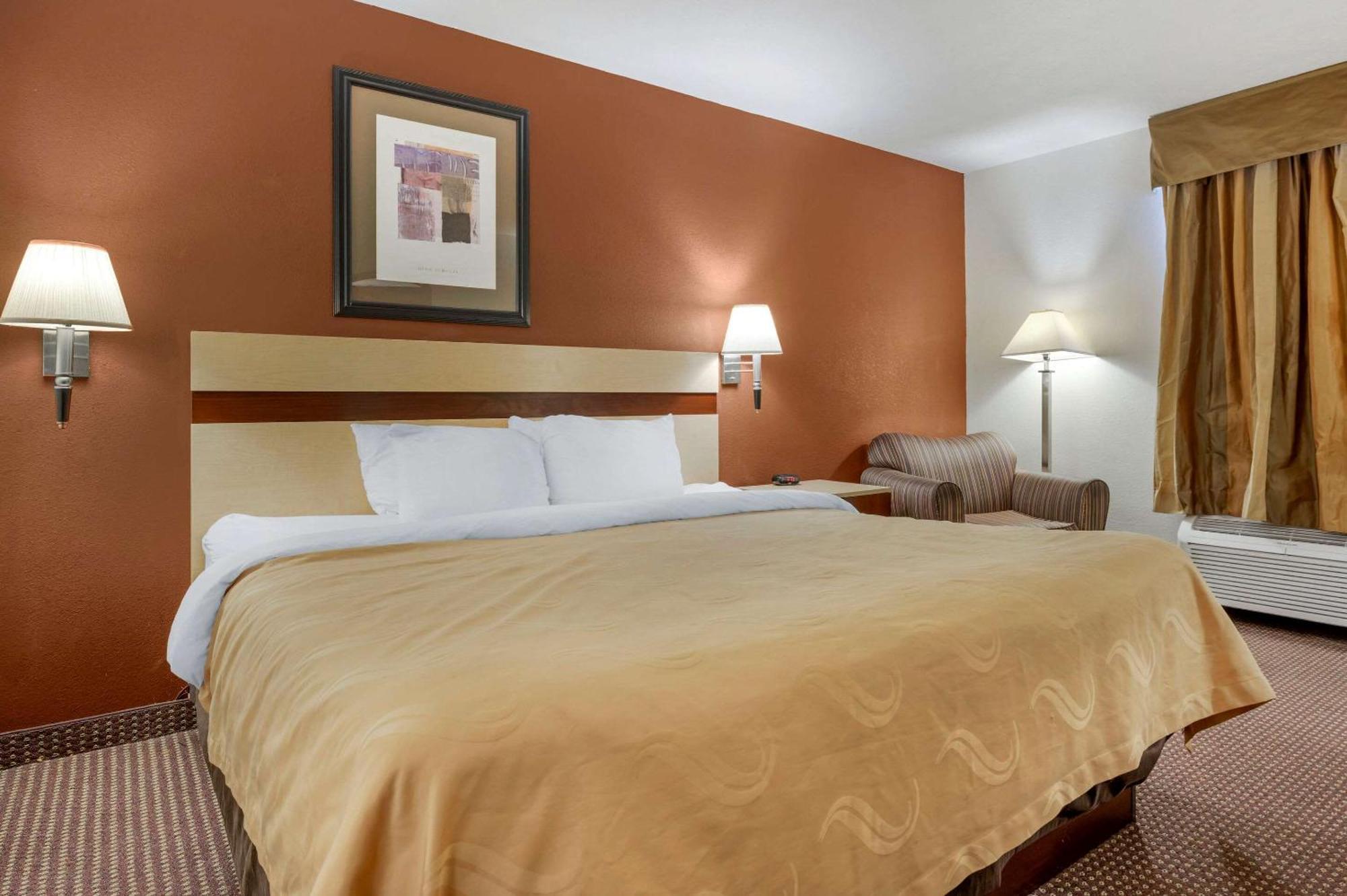 Quality Inn & Suites South-Obetz Экстерьер фото