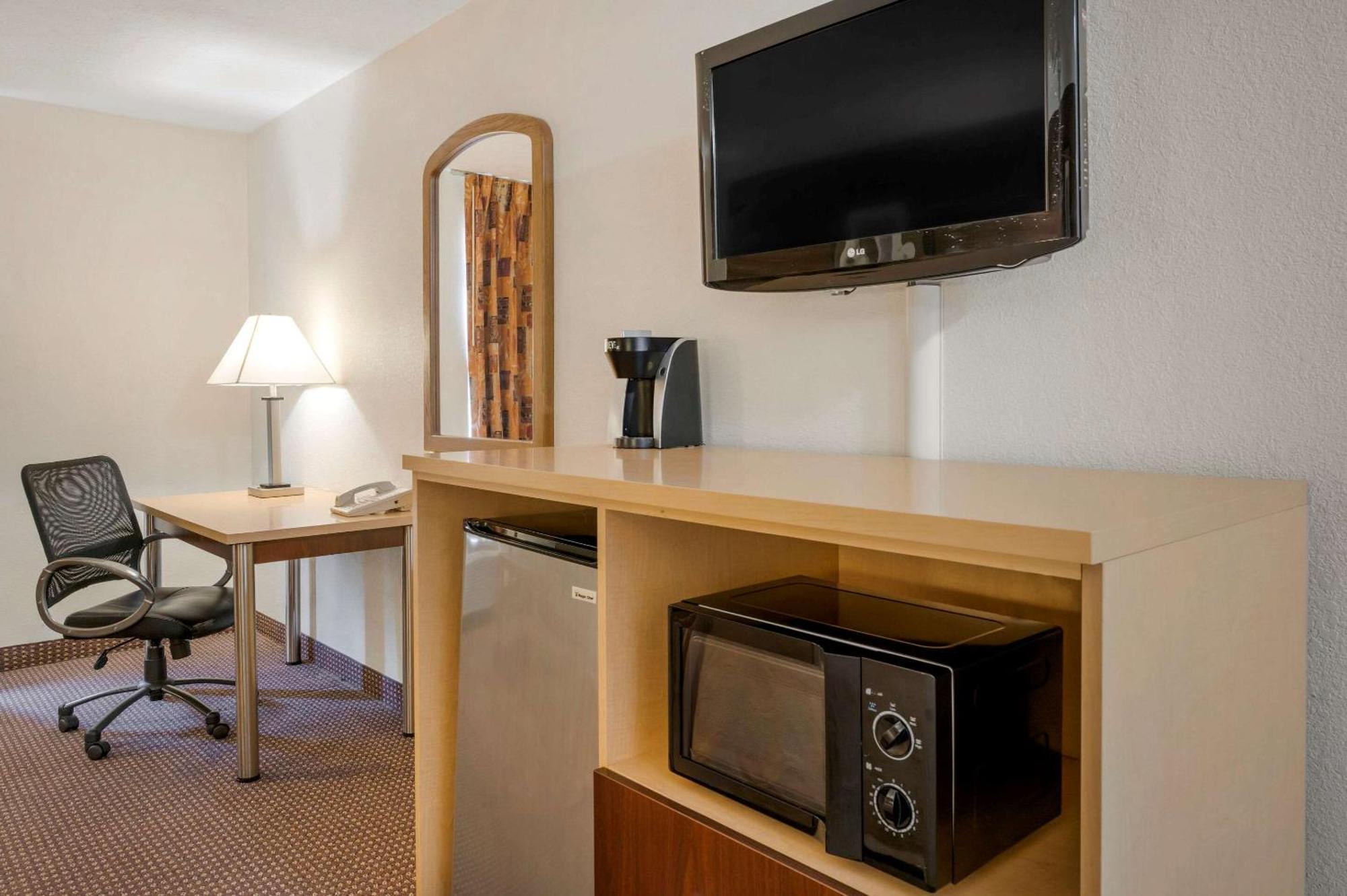 Quality Inn & Suites South-Obetz Экстерьер фото
