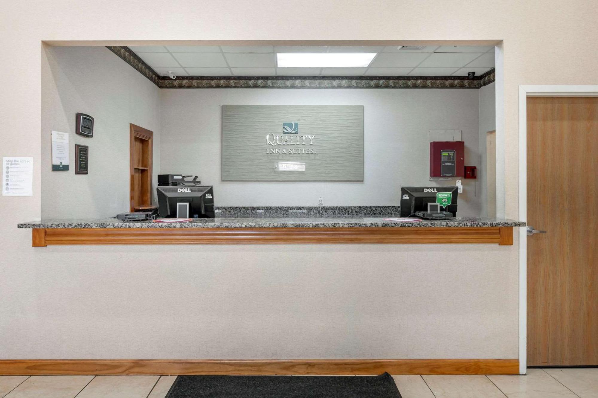 Quality Inn & Suites South-Obetz Экстерьер фото