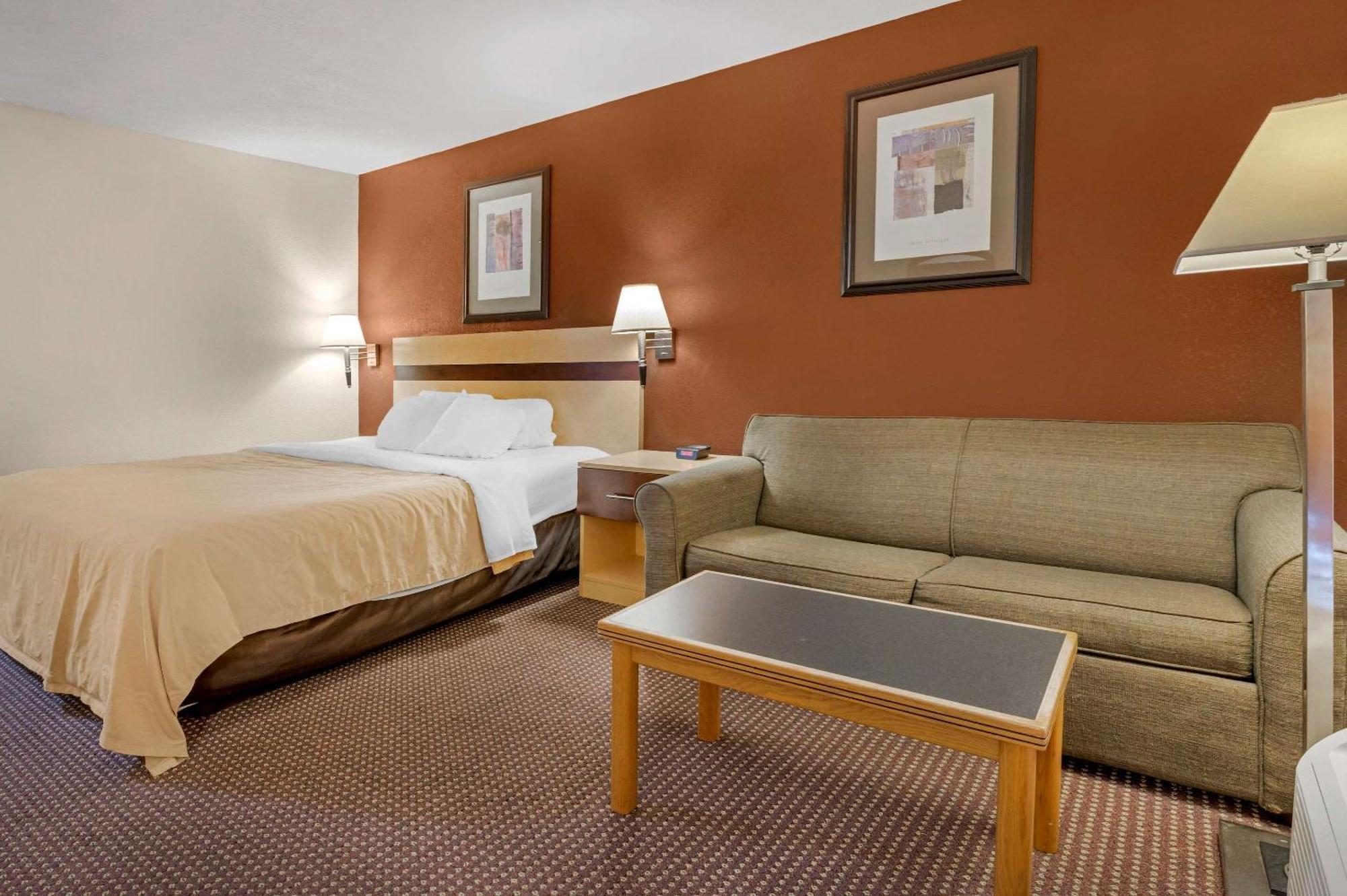 Quality Inn & Suites South-Obetz Экстерьер фото