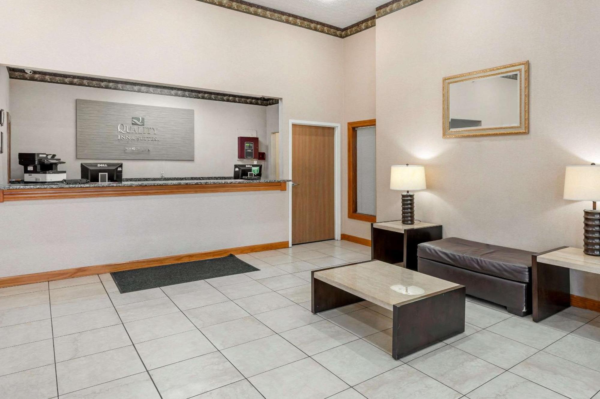 Quality Inn & Suites South-Obetz Экстерьер фото
