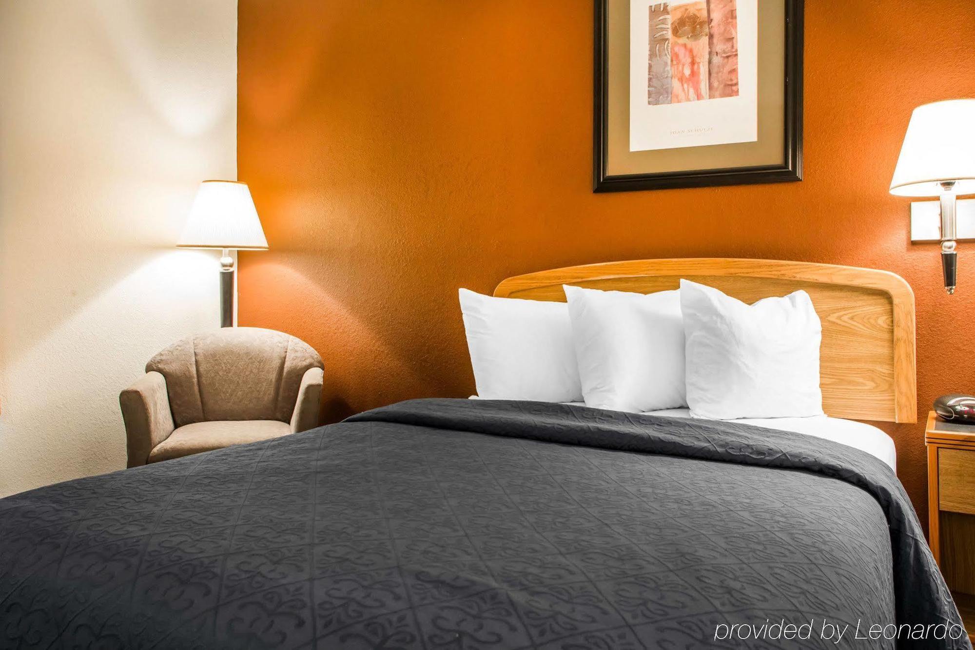 Quality Inn & Suites South-Obetz Экстерьер фото